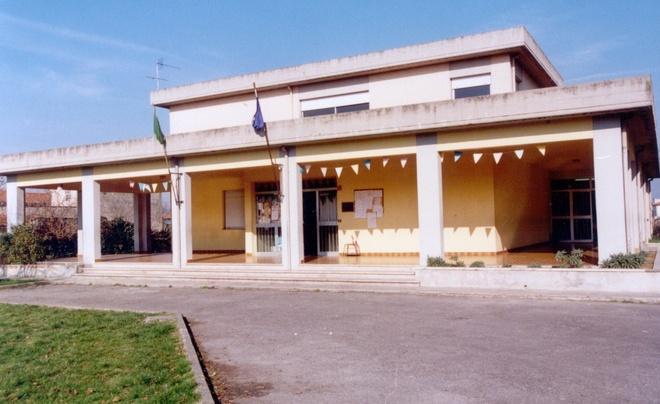 Riaprono le elementari chiuse per topi