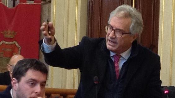 Niente pace in consiglio un’altra seduta nel caos