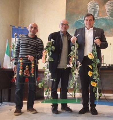 Un cielo di migliaia di altalene colorate a Tonfano e in centro 