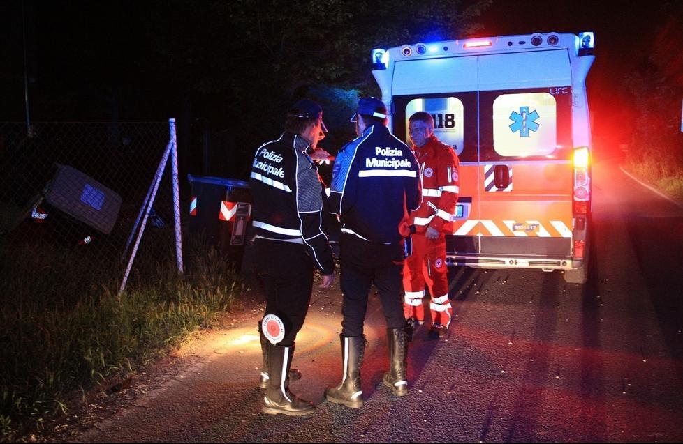 Si schianta in moto: è grave