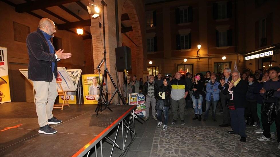 Paragone in piazza Casotti per Ognibene