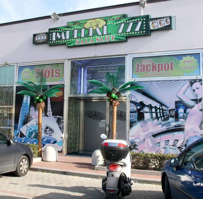 Furto fallito alla sala giochi Imperial 777