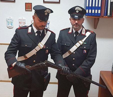 Nasconde fucile con matricola abrasa, arrestato