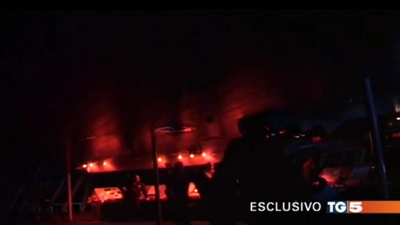 Ritardi e indecisione: un filmato sulla plancia inchioda Schettino