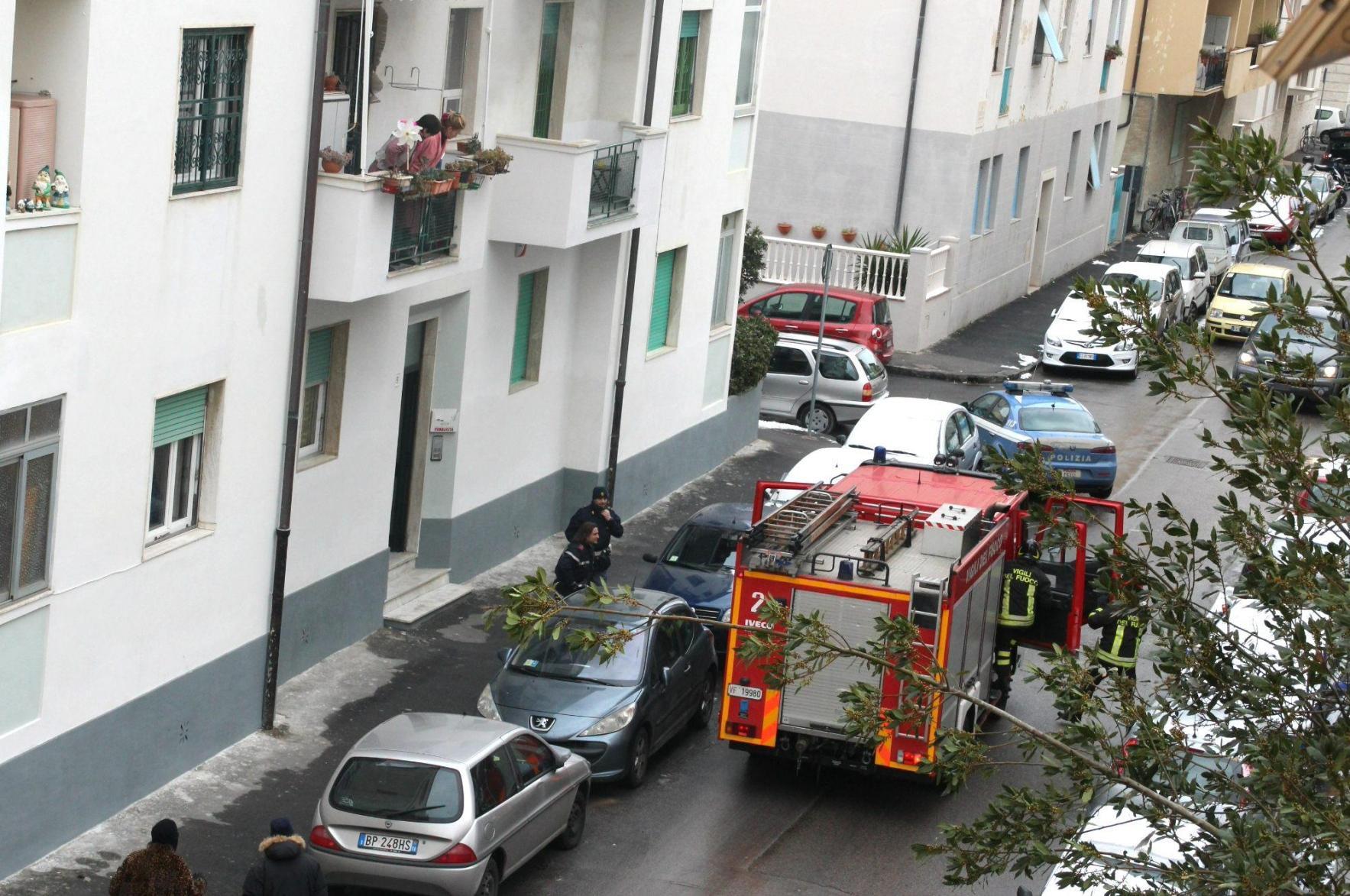 Anziano di 85 anni muore nell'incendio di un appartamento 