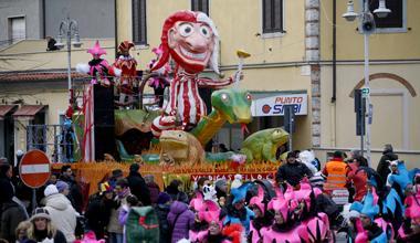 Santini, il Carnevale si fa a costo di mettere le catene 