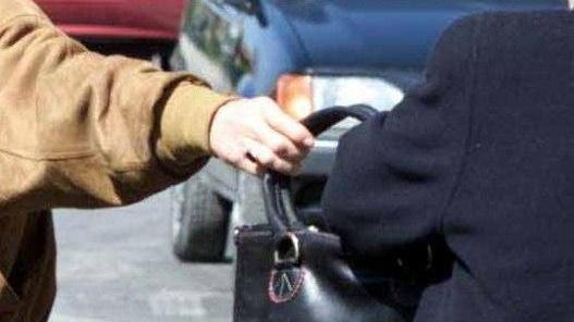 Rapinò un’anziana, denunciato