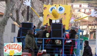 Il gelo non ferma la prima sfilata del carnevale vaianese 