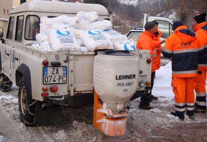 Se non arriva il Comune ecco gli angeli della neve 