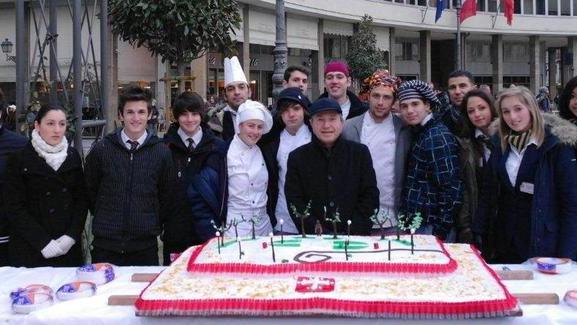 Festa, musica e maxi-torta per la piazza ritrovata