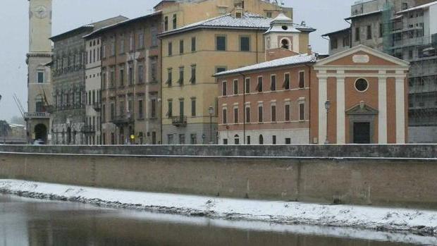 La città s’imbianca, più neve sul litorale