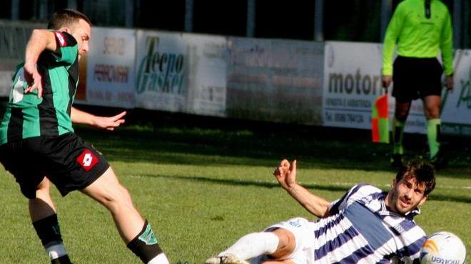 Il figlio della soda fa 100 in biancoblù