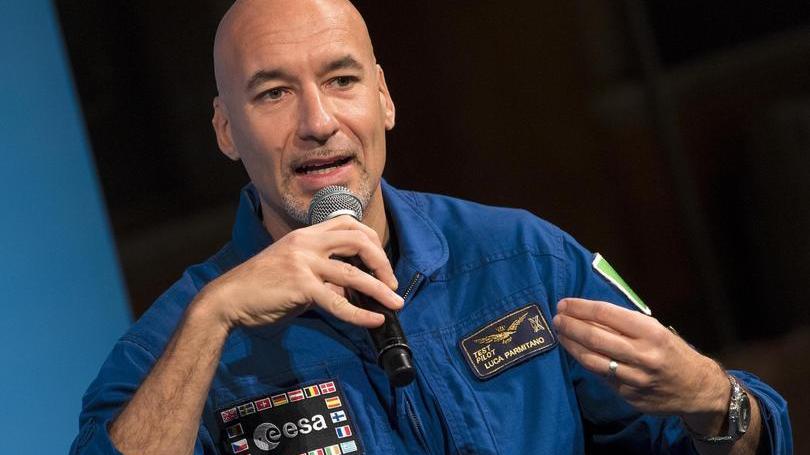Salutate Astroluca: stavolta passeggerà “oltre”. Primo italiano a capo della Stazione spaziale