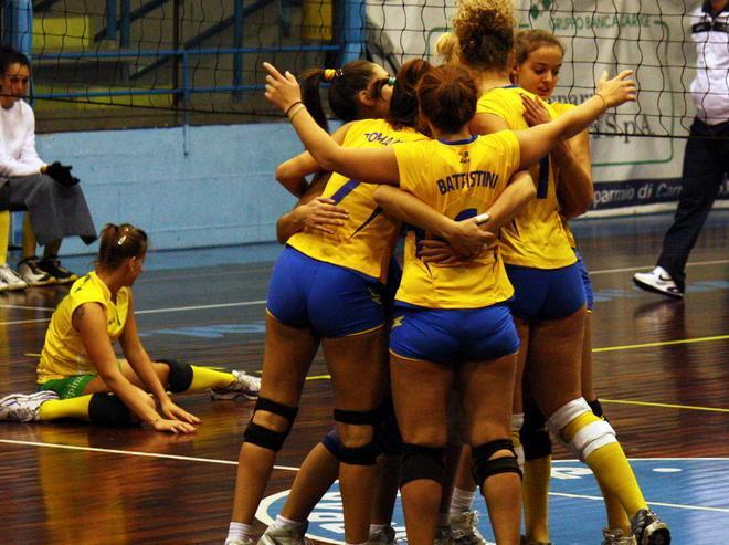 Volley rosa, big-match al palazzetto di Avenza 