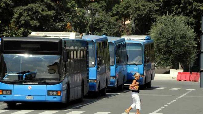 Bus in panne e senza riscaldamento Il filmato-denuncia di un autista