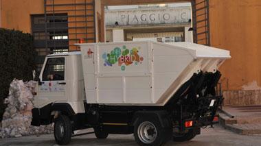 Primo camioncino dei rifiuti alimentato ad ammoniaca