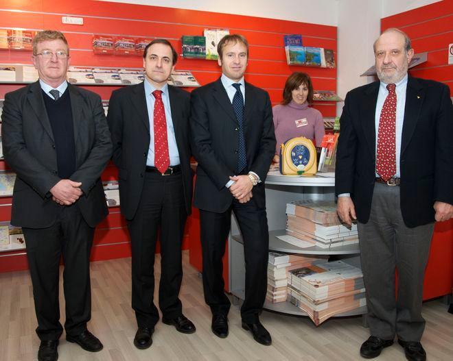 Un defibrillatore all’info-point dell’aeroporto Galilei 