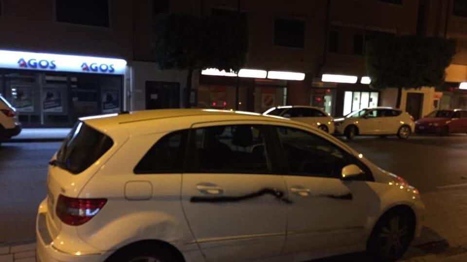 Imbrattata l'auto del candidato leghista