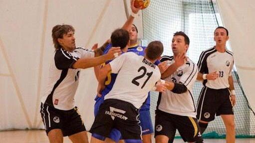 Pallamano, vola la Farmigea: 37-22 sul Prato