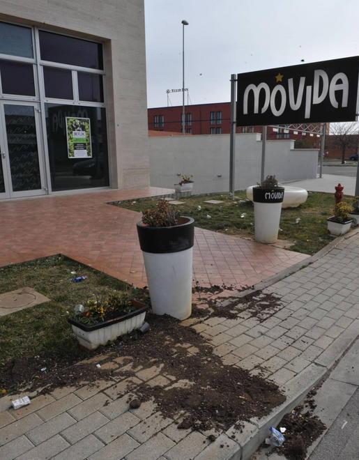 Rissa a colpi di coltello, 3 giovani feriti 
