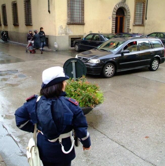 Tre multe in 7 minuti per un pensionato: «Cartelli non chiari» 
