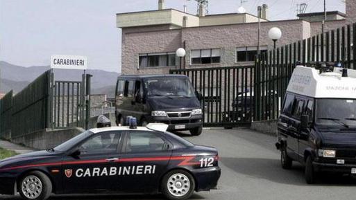 Si finge malato per mesi ma lavora in nero a casa