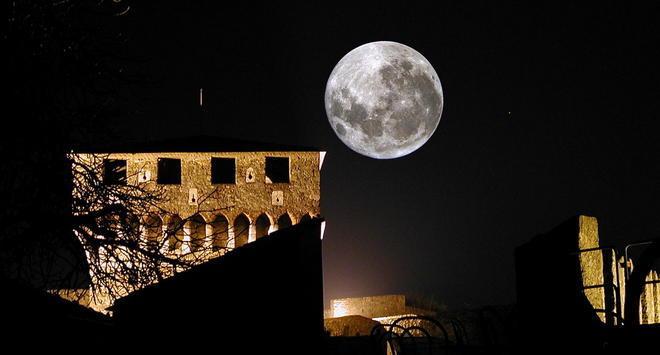 A lume di candela nella Fortezza 