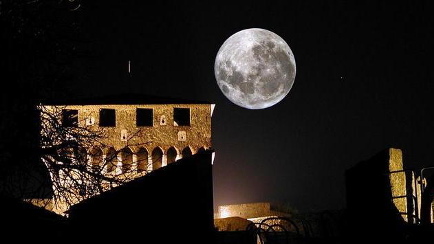 A lume di candela nella Fortezza