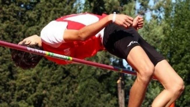 Filippo Lari in volo: supera subito 1,92 ed è record toscano