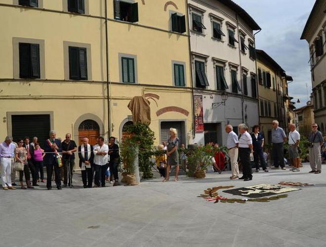 Il mercato rionale torna in piazza Cavour 