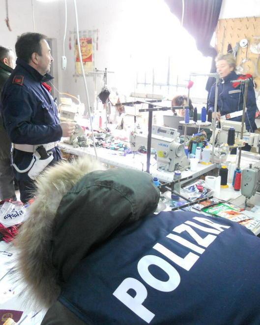 I cinesi fanno i costumi di marca 