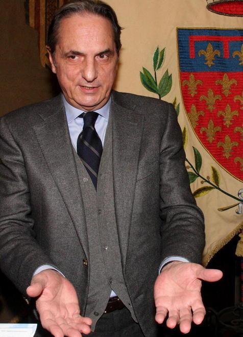 Cenni: «Mi hanno preso tutto, il caffè lo pagate voi» 