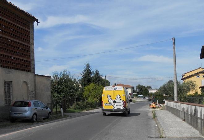 I cittadini:«Basta senso unico in via del Marginone»