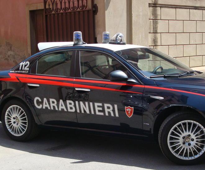 Chiedono soldi fermate due donne 