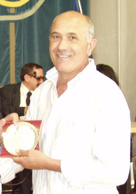 Tentano di salvarlo i colleghi volontari ma muore d’infarto 