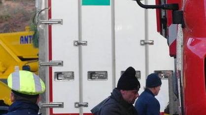 Camion si ribalta sul Foro ore di coda a San Giuliano