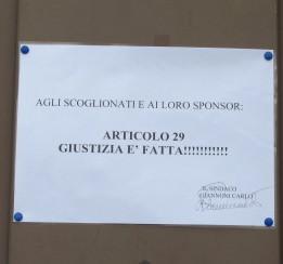 La rivincita del sindaco: un cartello in municipio 
