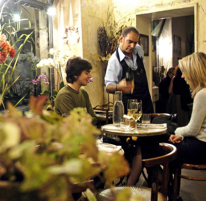 Ristoranti: fatturati in calo del 30%, i locali licenziano