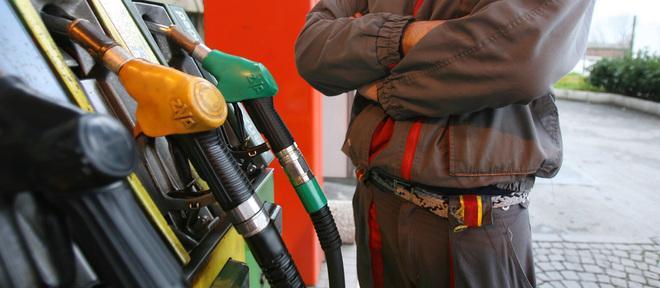 Nuovo balzello alla pompa i benzinai contro le banche 