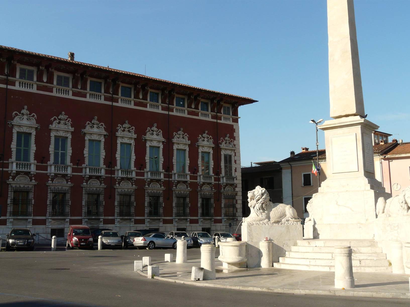 La Provincia compra iPhone da 650 euro al consigliere leghista 