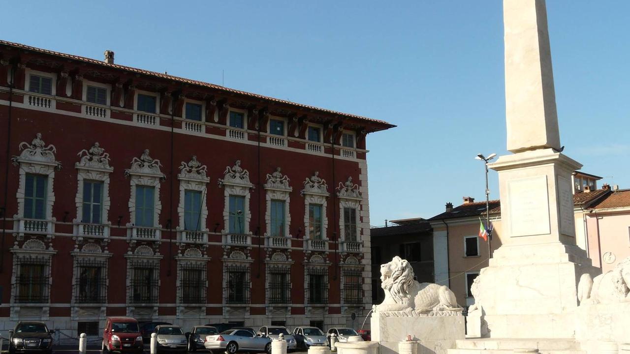 La Provincia compra iPhone da 650 euro al consigliere leghista