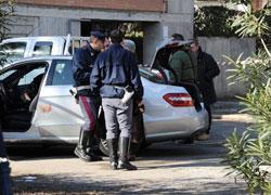 Inseguimento sull’A12, poliziotti feriti a coltellate 