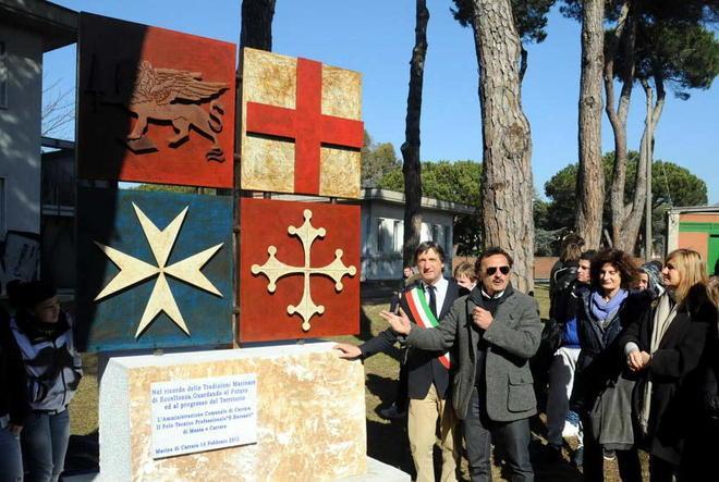 Inaugurata la scultura di Siani 