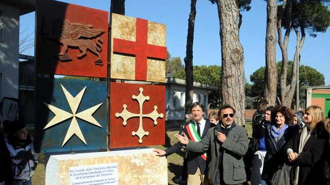Inaugurata la scultura di Siani