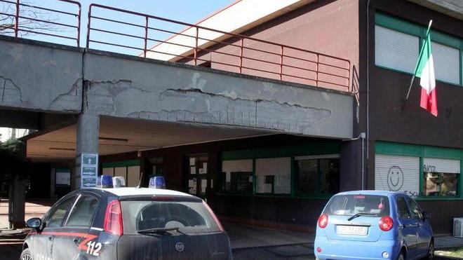 Droga a scuola, arrestato insegnante