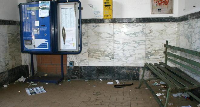 Castiglioncello, la stazione tra sporcizia e degrado 