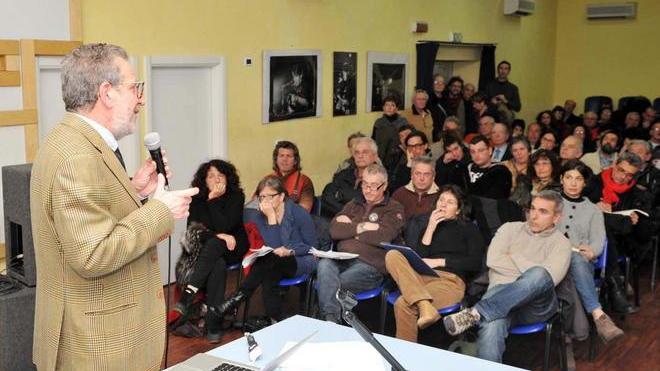 Hotel a Baratti, scontro sul piano del Comune