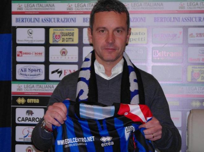 Pane, l’arbitro Farina e quello striscione ironico 