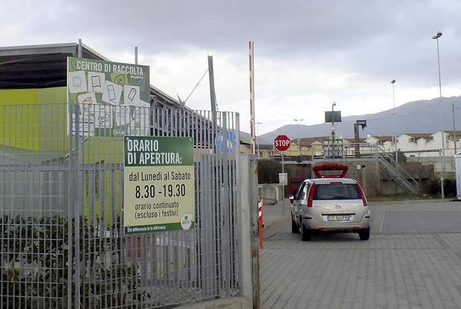 Continui furti alla stazione ecologica