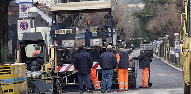 Il Comune trova i soldi per il nuovo asfalto 